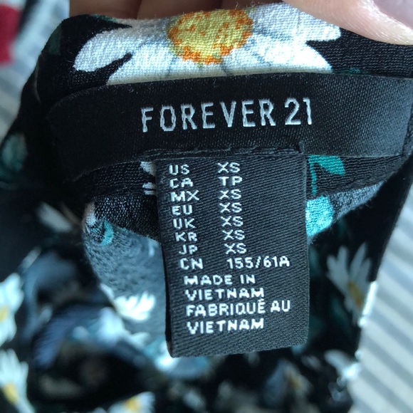 BOGO Daisy floral print maxi skirt w/ 2 side slits - Picture 2 of 5